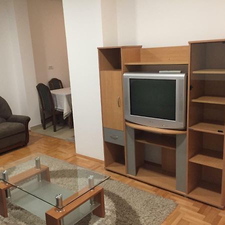 Stan Na Dan Centar Apartamento Šabac Exterior foto