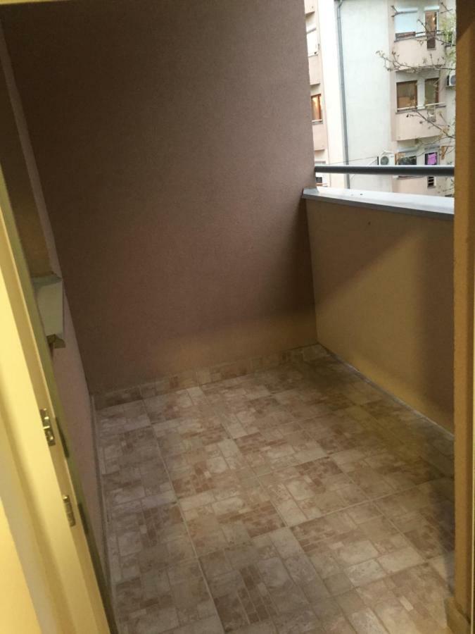 Stan Na Dan Centar Apartamento Šabac Exterior foto