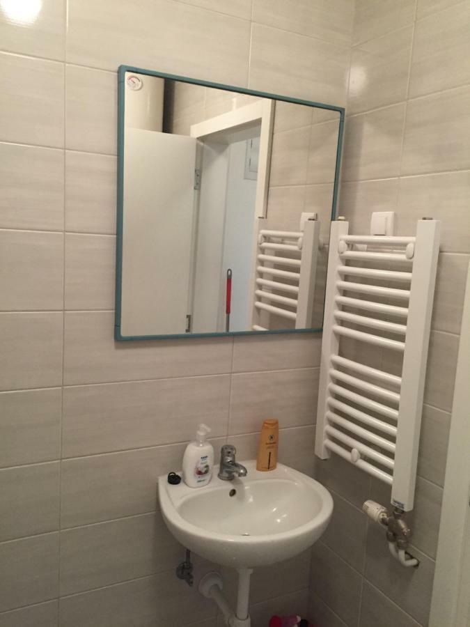 Stan Na Dan Centar Apartamento Šabac Exterior foto