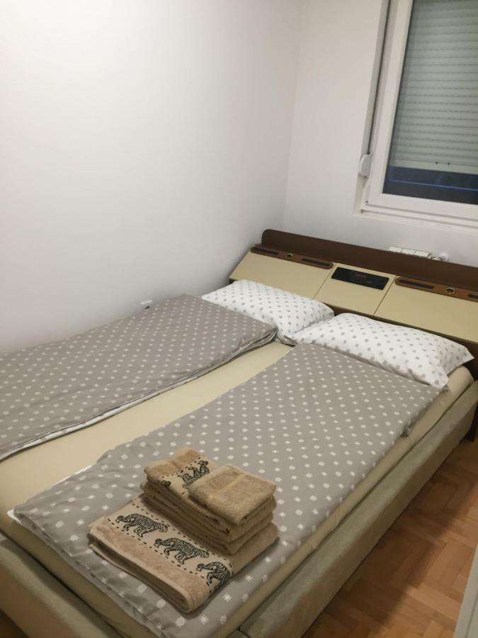 Stan Na Dan Centar Apartamento Šabac Exterior foto