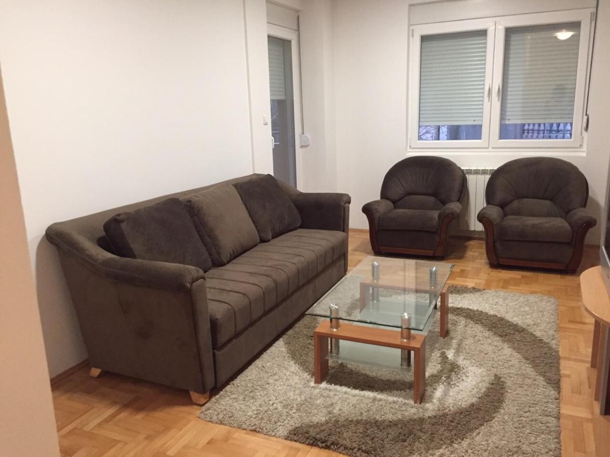 Stan Na Dan Centar Apartamento Šabac Exterior foto